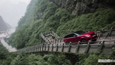 Range Rover Sport PHEV Tianmen Mountain Road