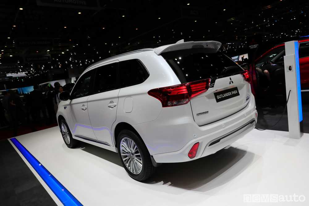 Mitsubishi Ginevra 2018 Nuovo Outlander PHEV