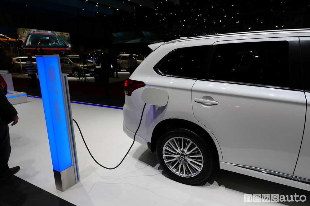 Mitsubishi Ginevra 2018 Nuovo Outlander PHEV