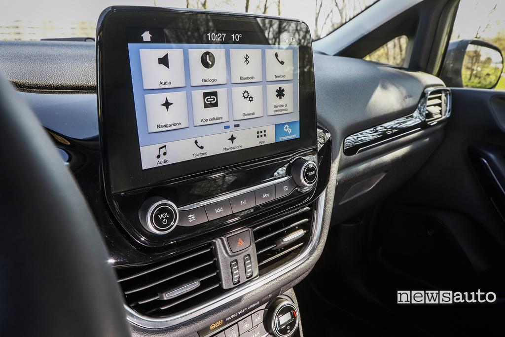 Ford Fiesta 2018 interni display 8 pollici allestimento titanium