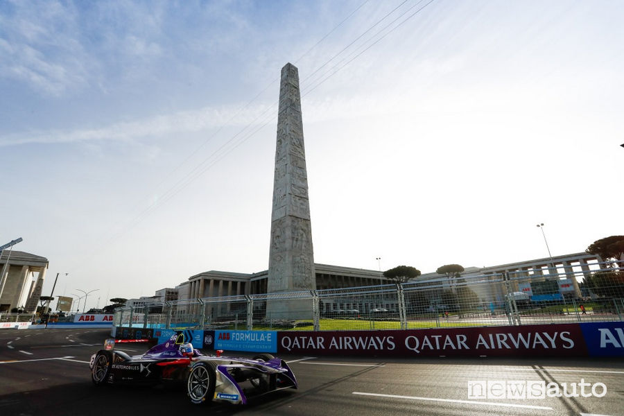 Piazza dell'Obelisco a Roma un punto della pista di Formula-E ePrix. In foto Sam Bird (GBR), DS Virgin Racing, DS Virgin DSV-03.