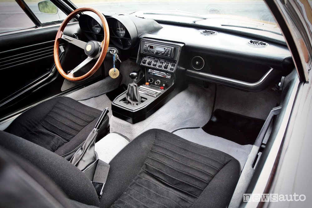 Alfa Romeo Montreal 2.6 V8 interni