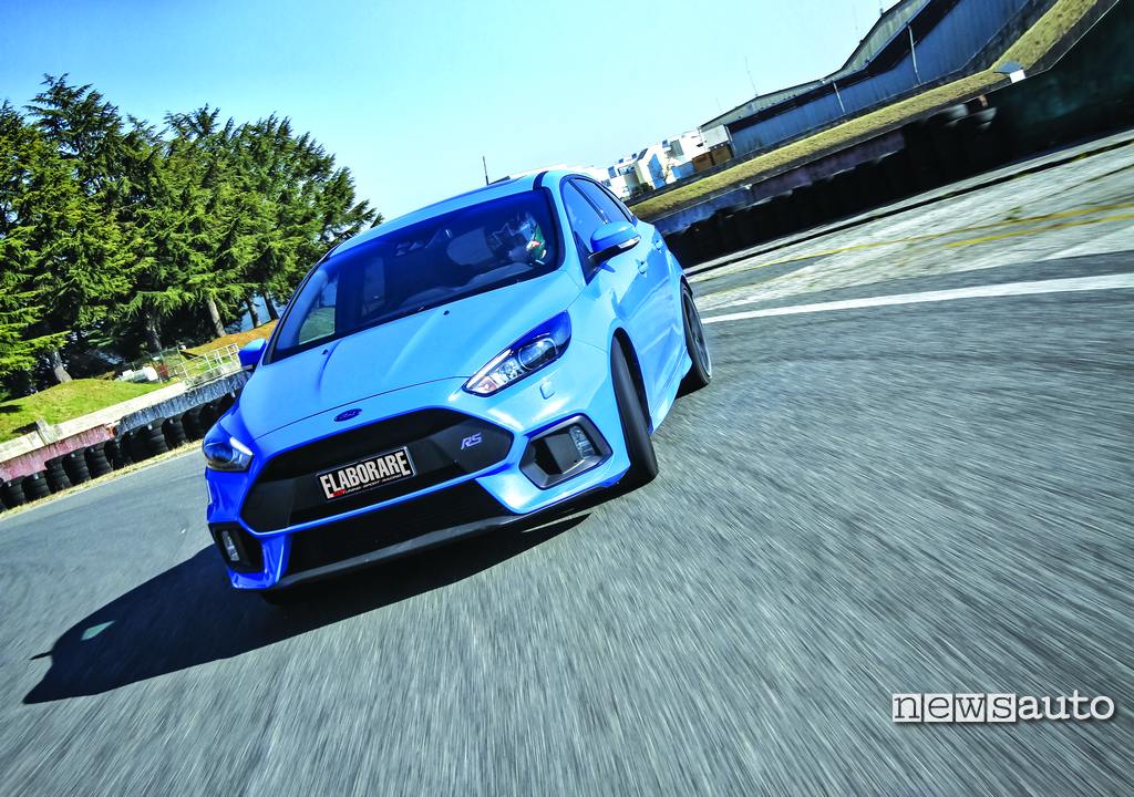 Ford Focus RS 350 CV modalità drift in pista