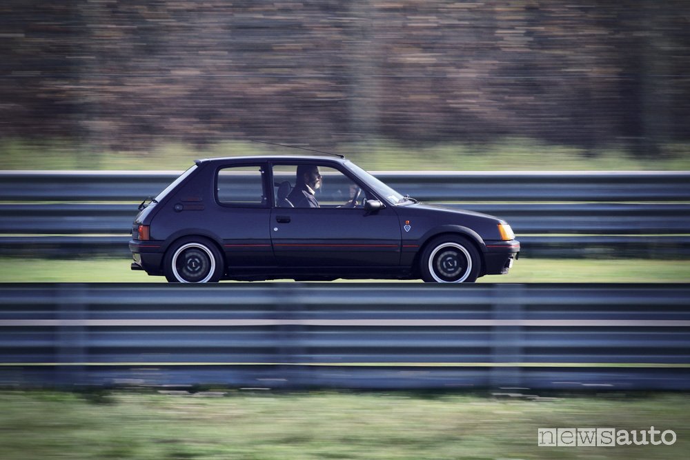 Peugeot 205 Gutmann vista laterale