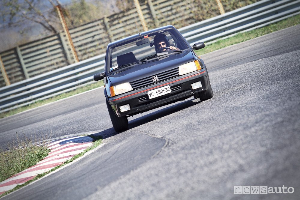 Peugeot 205 Gutmann vista frontale