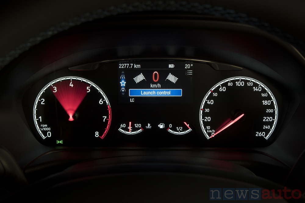 foto Ford Fiesta ST 2018 cruscotto display Launch Control