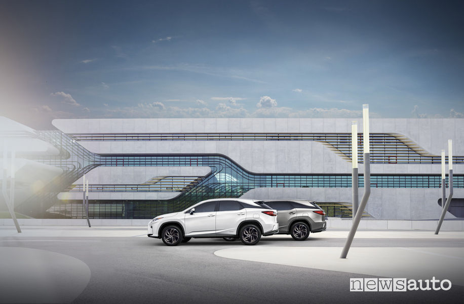 Lexus RX L nuovo SUV sette posti