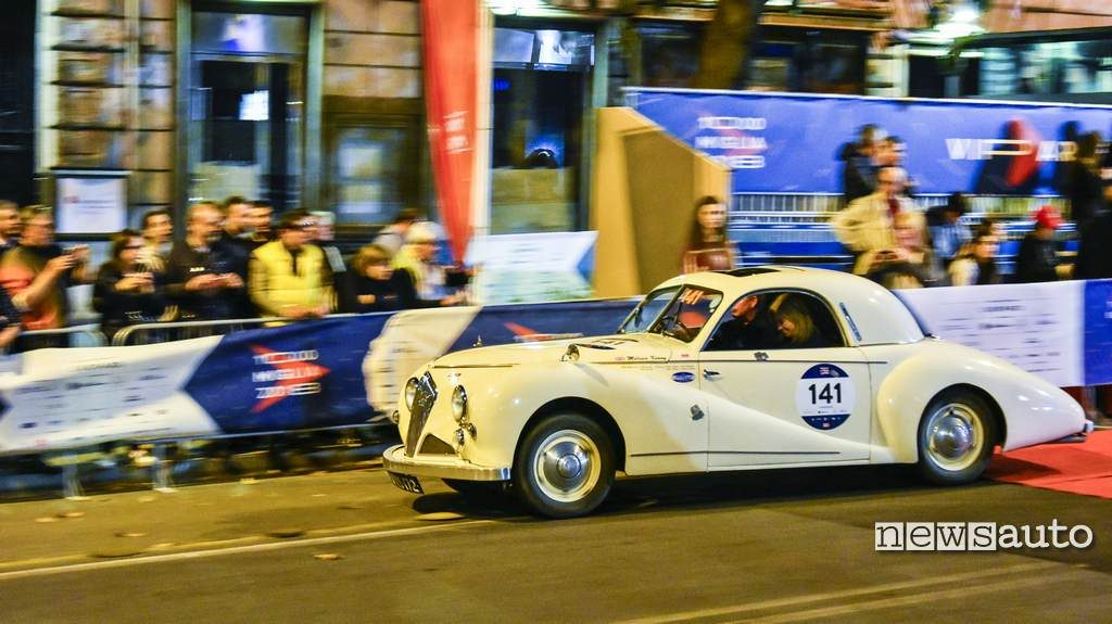 Arrivo Mille Miglia a Roma in Via Veneto