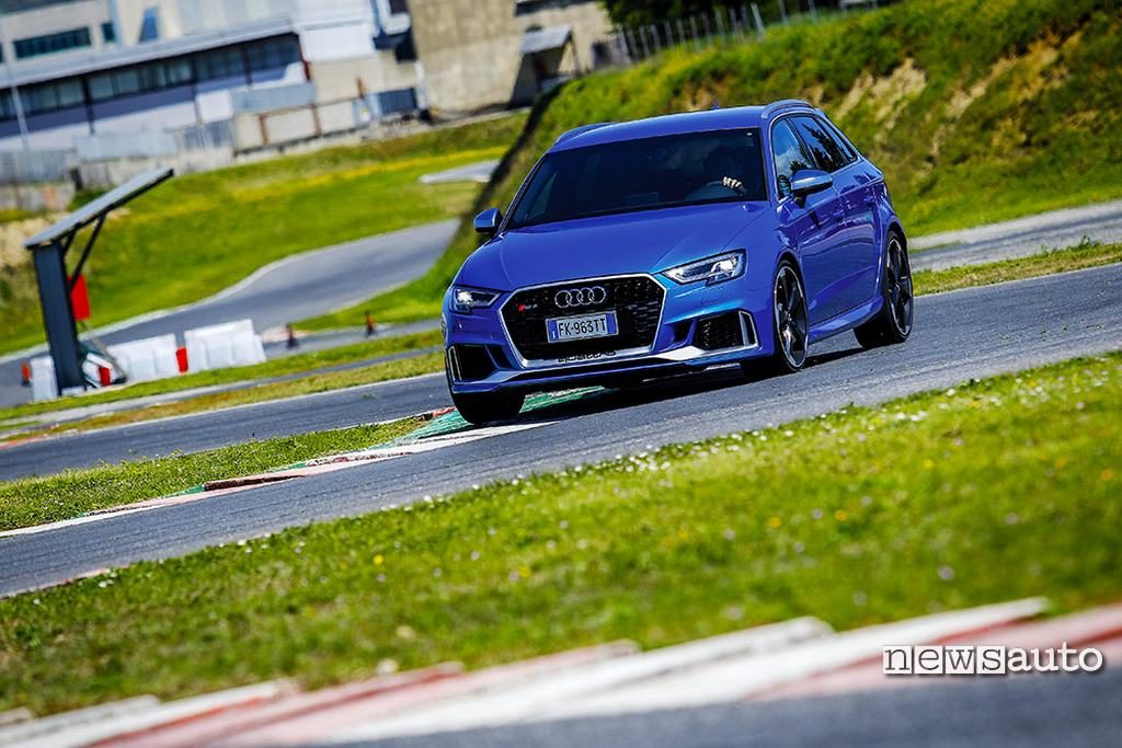 Audi RS3 come va in pista con 400 cavalli