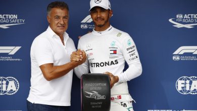 F1 2018 qualifiche Gp Ungheria: Alesi consegna il Pirelli Pole Position Award ad Hamilton