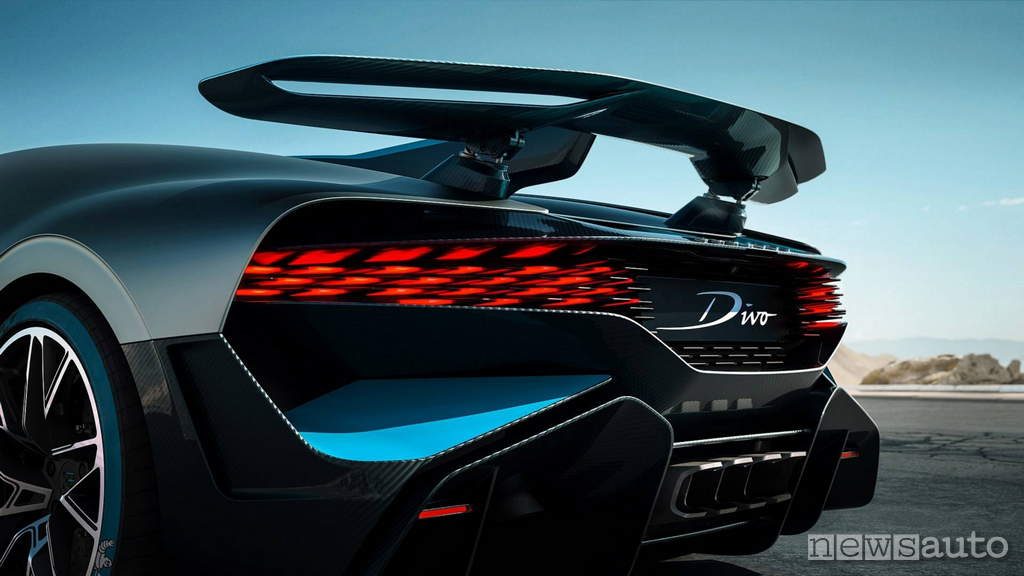 Bugatti Divo dettaglio posteriore luci a led, alettone posteriore