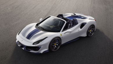 Ferrari 488 Pista Spider 2019, vista di profilo con tetto aperto