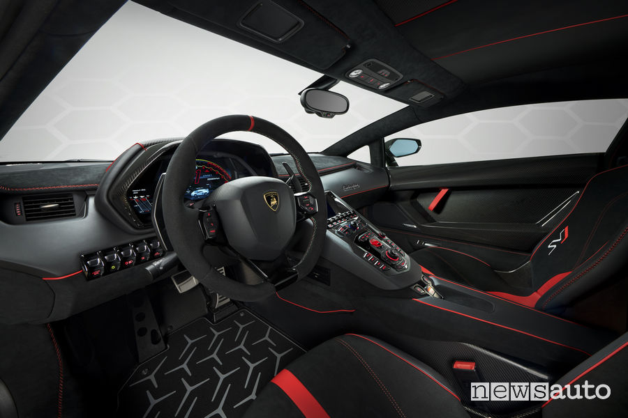 Lamborghini_Aventador SVJ abitacolo