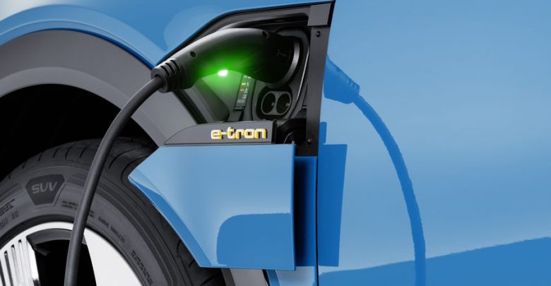 Incentivi auto 2019 Audi e-tron blue
