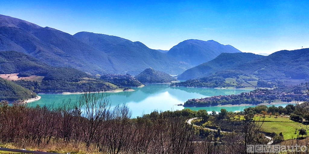 Lago del Turano vista paesi Castel di Tora Colle di Tora