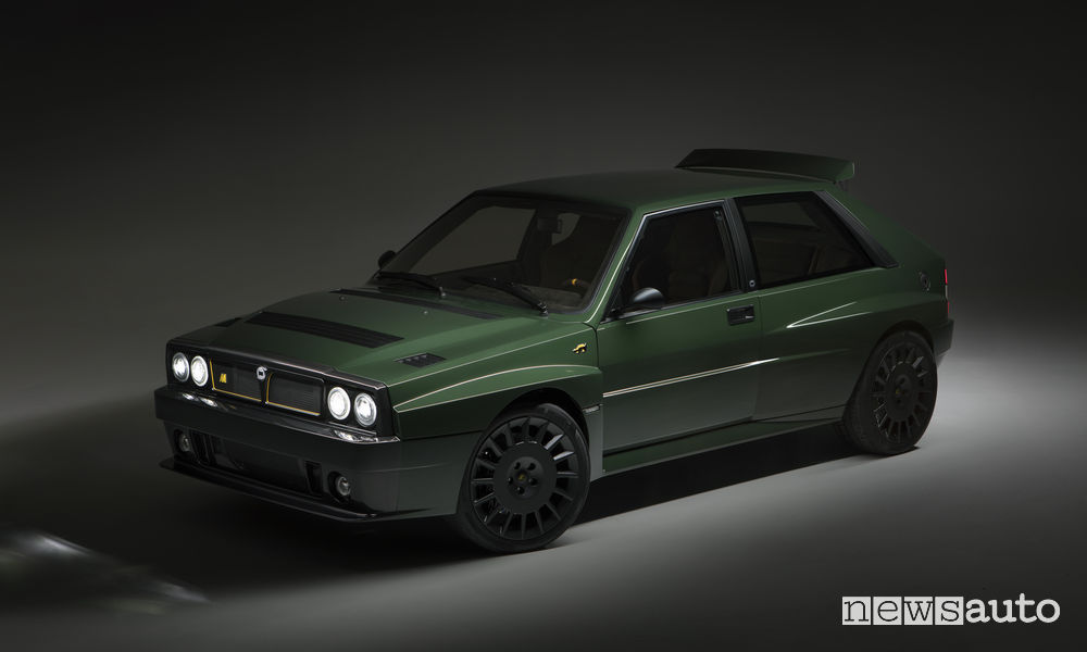 Lancia Delta Futurista Amos Automobili, vista di profilo.  Restomod e retrotuning