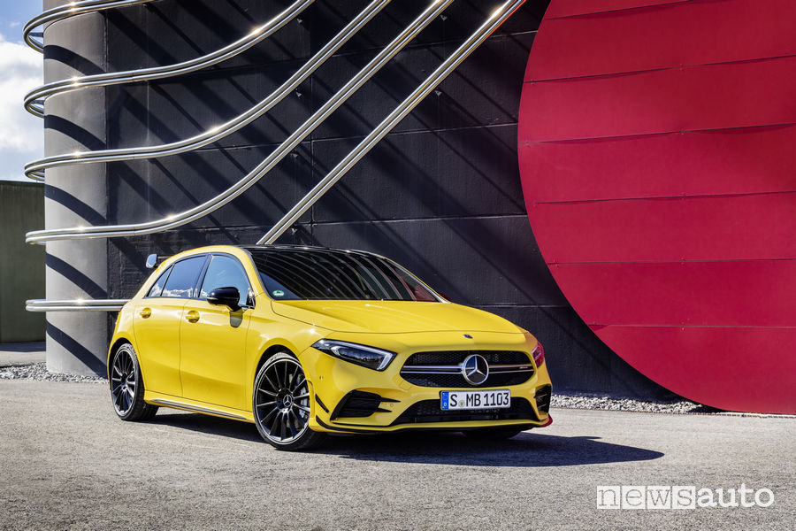 Mercedes-AMG A 35 4MATIC, vista di profilo