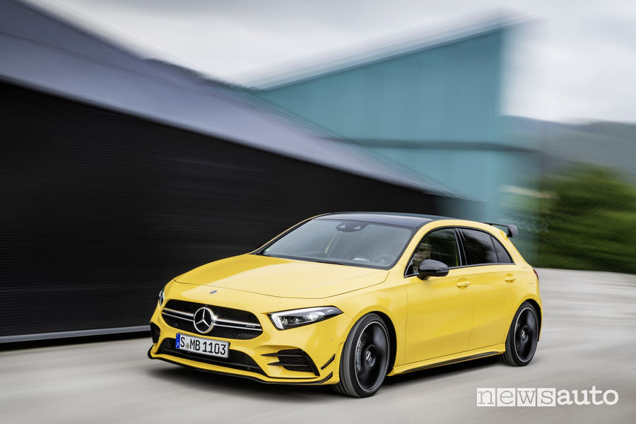 Mercedes-AMG A 35 4MATIC, vista di profilo