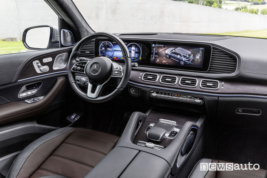 Mercedes-Benz GLE 2019, plancia strumenti
