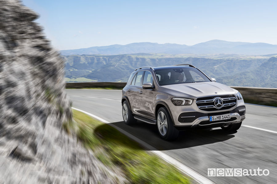 Mercedes-Benz GLE 2019, vista di profilo