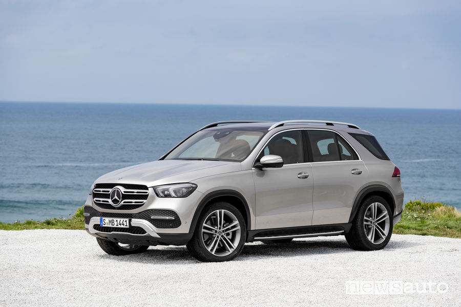 Mercedes-Benz GLE 2019, vista di profilo