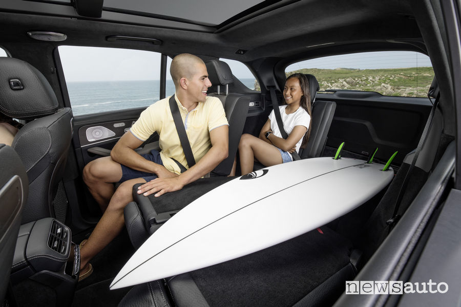 Mercedes-Benz GLE 2019, spazio a bordo per una tavola di surf