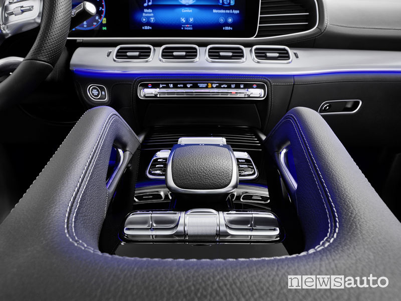 Mercedes-Benz GLE 2019 AMG Line, touchpad controller