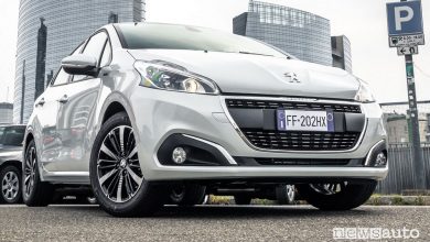 Peugeot 208 serie speciale Signature, vista frontale