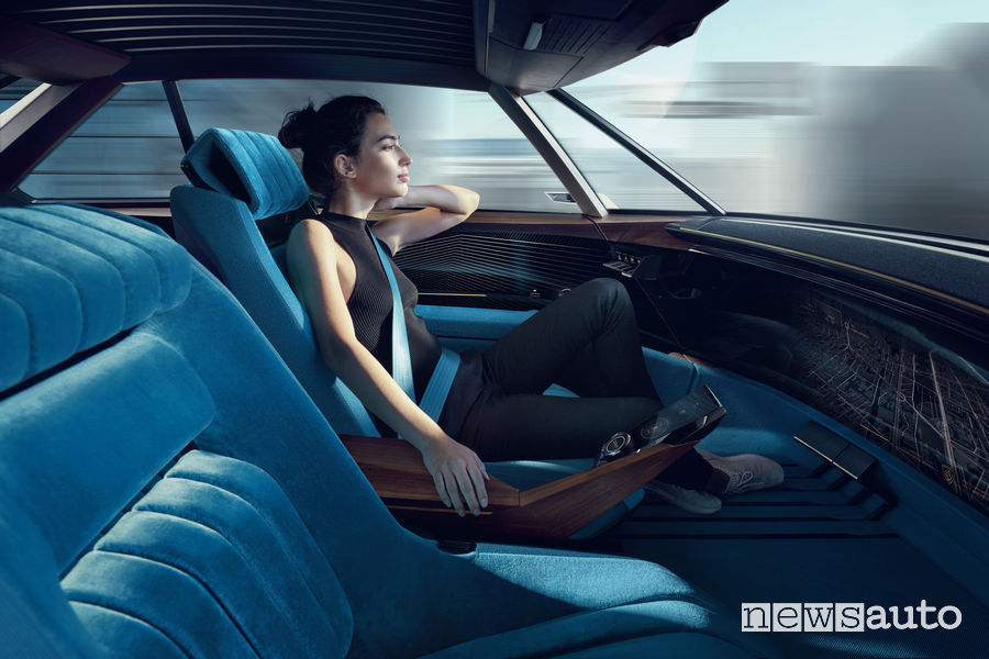 Peugeot e-Legend Concept, abitacolo guida autonoma