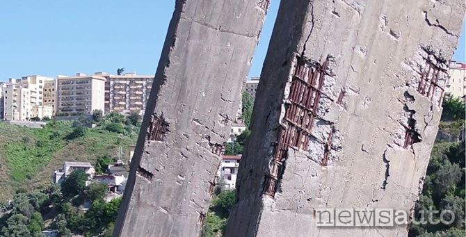 Piloni del Ponte Morandi di Catanzaro con danni al calcestruzzo