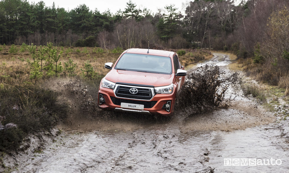 Toyota_Hilux Executive+ 2019, guado
