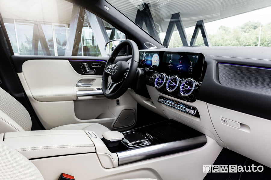 Mercedes-Benz Classe B 2019 blue, abitacolo
