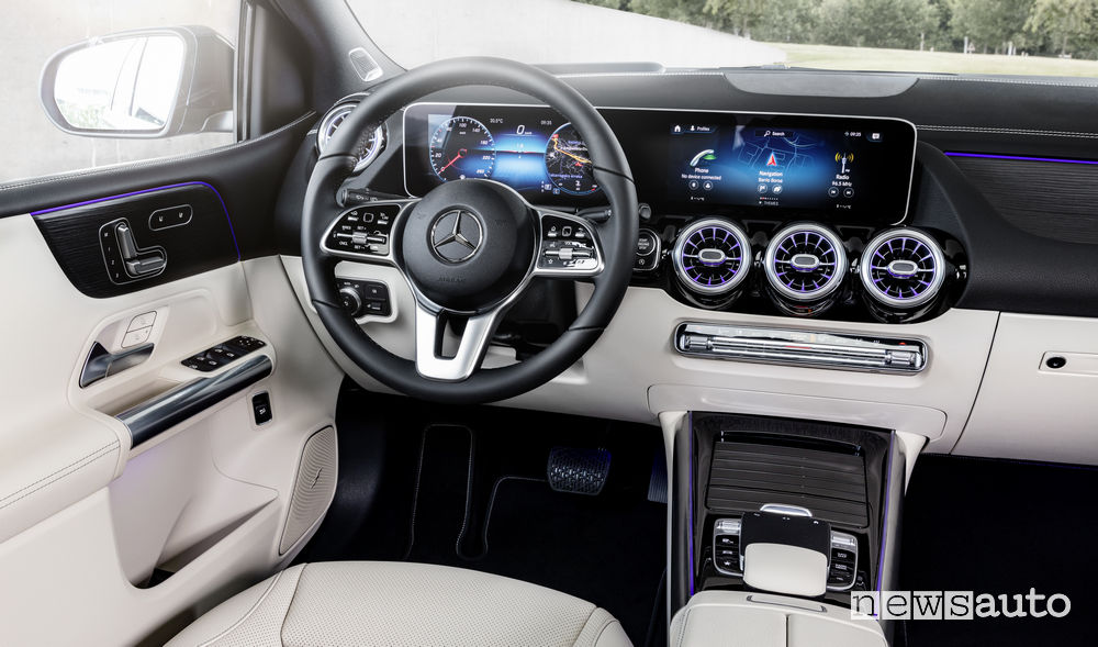 Mercedes-Benz Classe B 2019 blue, abitacolo