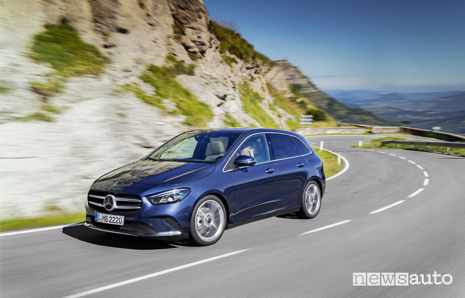 Mercedes-Benz Classe B 2019 blue, vista di profilo
