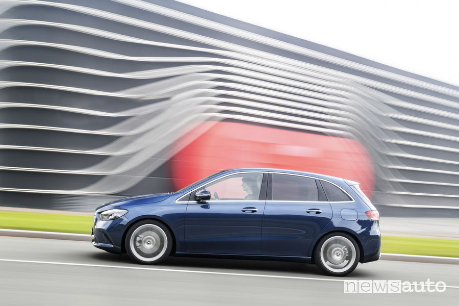 Mercedes-Benz Classe B 2019 blue, vista laterale