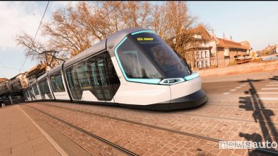 Tram_Strasburgo-Kehl Peugeot Design Lab