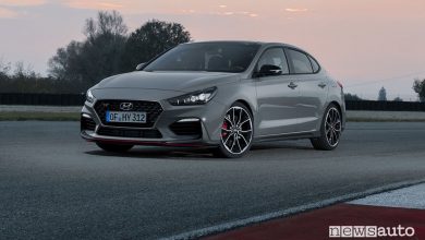 Hyundai i30 Fastback N 2019, vista di profilo