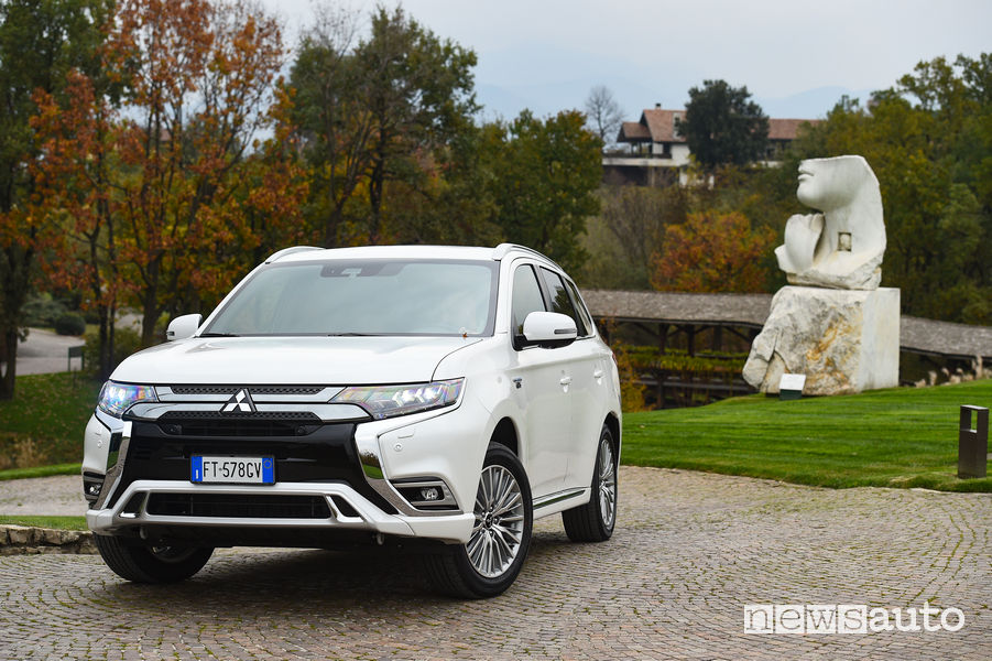 Mitsubishi_Outlander PHEV 2019, vista frontale