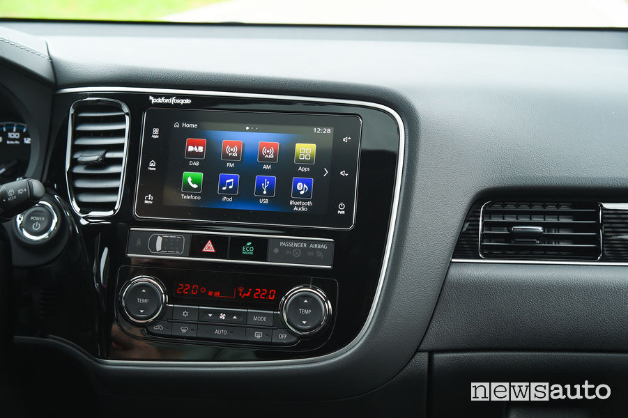 Mitsubishi_Outlander PHEV 2019, touch screen 7"
