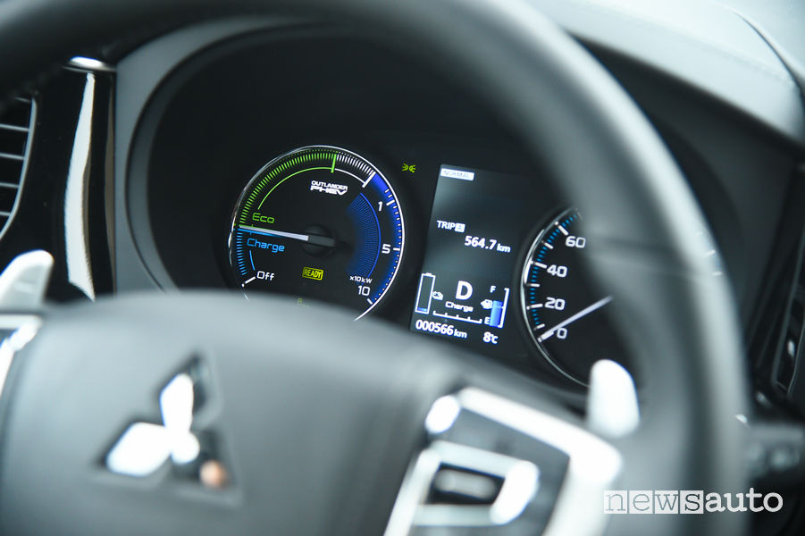 Mitsubishi_Outlander PHEV 2019, quadro strumenti
