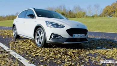 Guida in autunno Ford Focus Active