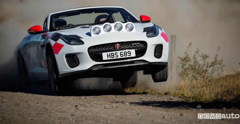 auto da rally Jaguar F-Type rally