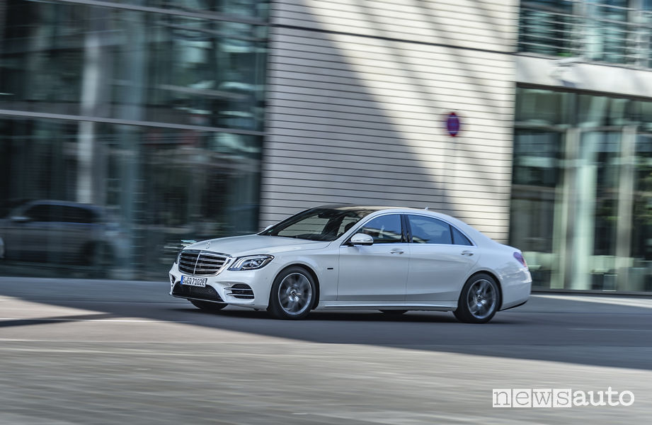Mercedes-Benz Classe S 560e, vista laterale