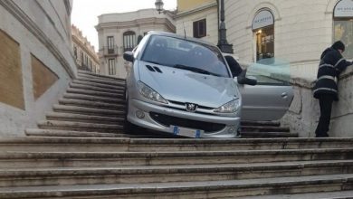 Incidente Piazza di Spagna auto a Trinità dei Monti