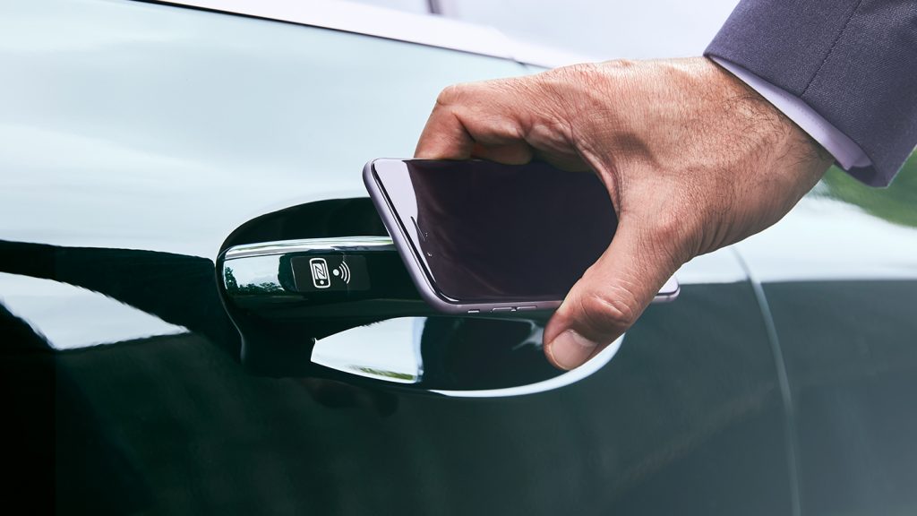 Chiave digitale smartphone apre auto