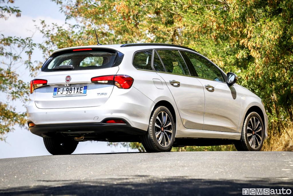 Fiat Tipo SW vista lateriale posteriore