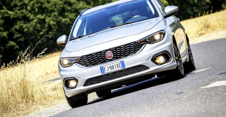 Fiat Tipo station wagon frontale in curva