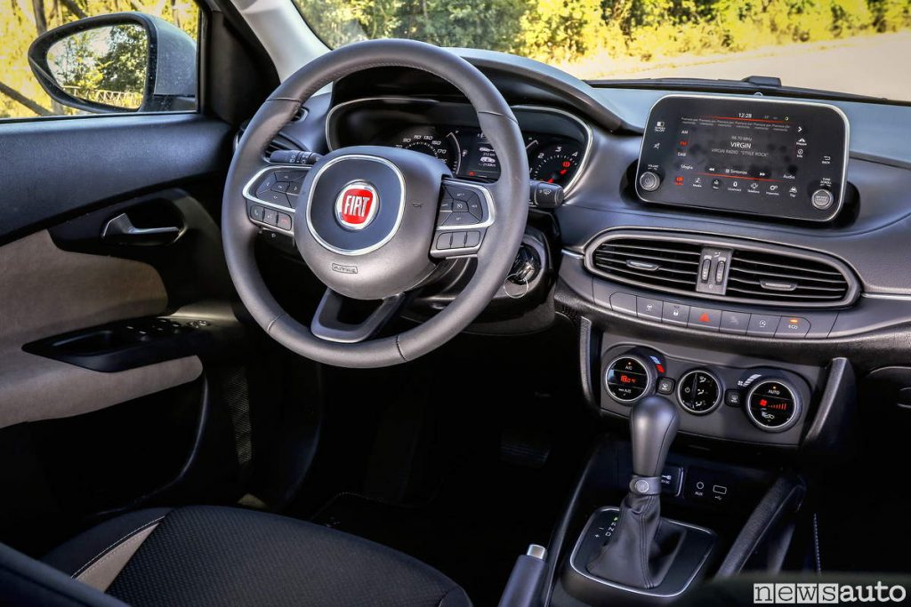 Auto diesel più vendute in italia Fiat Tipo Abitacolo volante e plancia