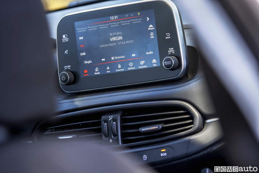 Fiat Tipo sistema multimediale schermo
