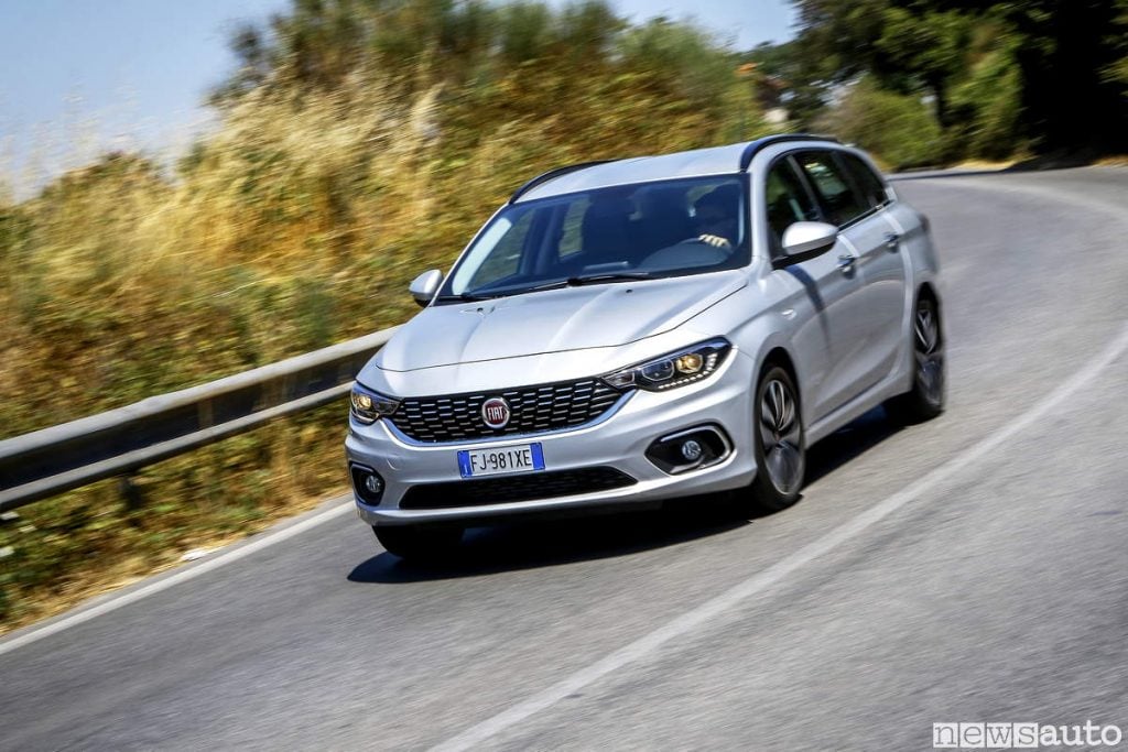 Auto diesel più vendute in italia Fiat Tipo 2019 SW in curva